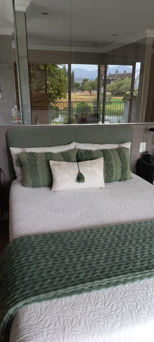 To Let 4 Bedroom Property for Rent in Greenways Golf Estate Western Cape